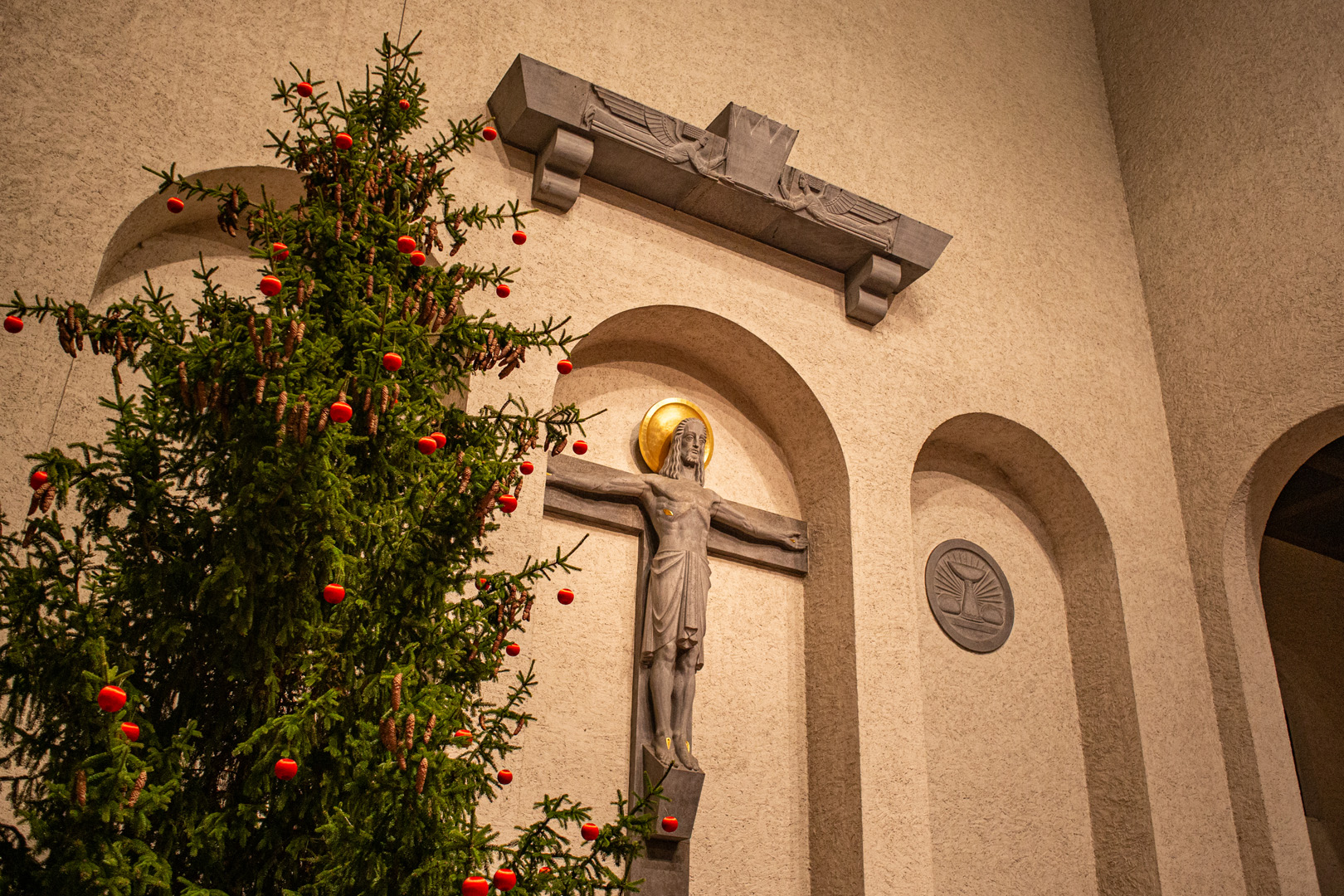 Der Christbaum in der Abteikirche Münsterschwarzach